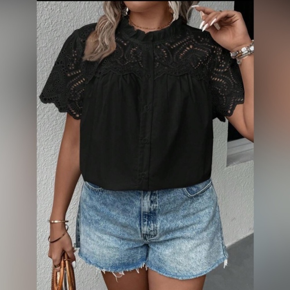 🆕SHEIN Black Contrast Lace, Frill, button down short sleeve top 🖤 NWOT